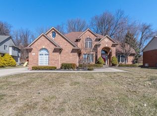 6518 Chatham Cir, Rochester Hills, MI 48306