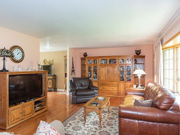 2nd image of 1160 N Millns Ln