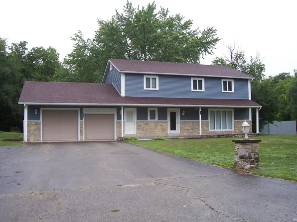 107 Oaktree Ct, Logansport, IN 46947