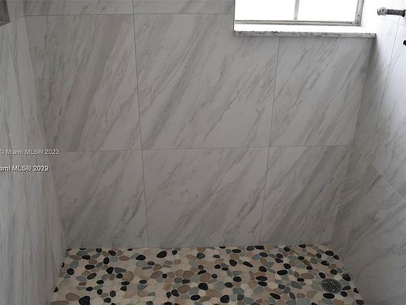 5th image of 601 SE 5th Ct APT 301