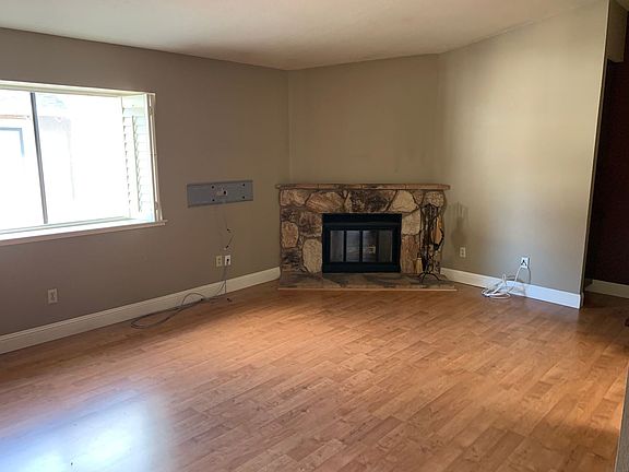 3rd image of 490 Holly Hock Ct