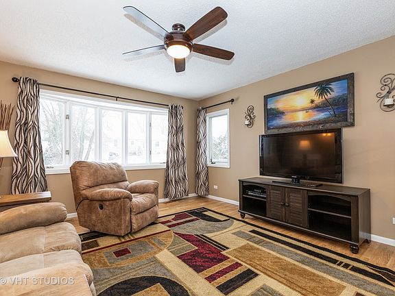 3rd image of 821 Navajo Dr