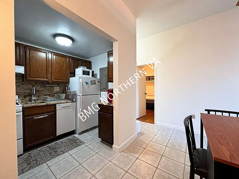 1011 Arlington Blvd #1105 — Photo 8