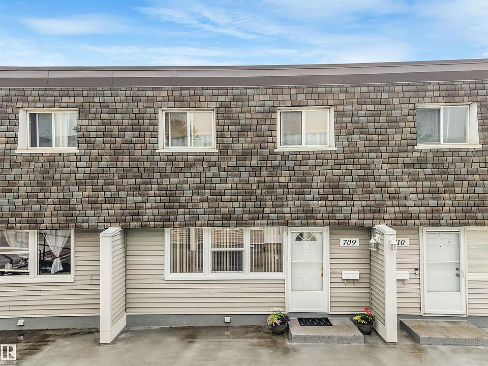 1st image of 709 Village On The Grn NW