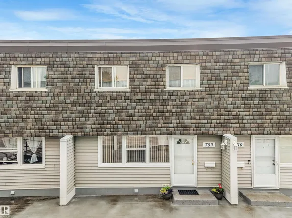 709 Village On The Grn NW, Edmonton, AB T5A 1H2