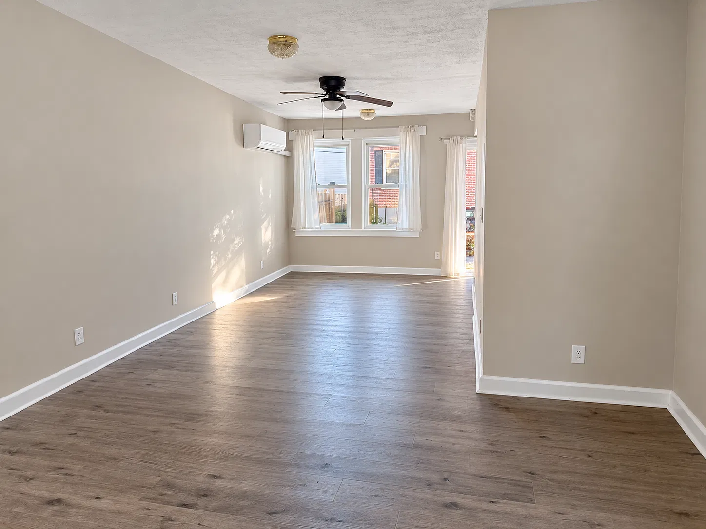 3 bed, 1300 sqft, $2,395 — Photo 3