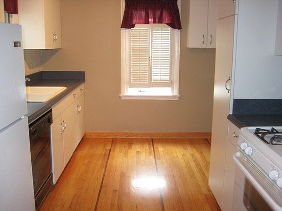 5th image of 9631 S Parkside Ave