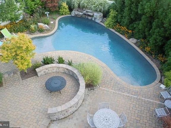 2nd image of 223 Bowen Ct