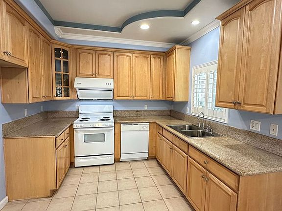 5th image of 120 De Anza St APT 202