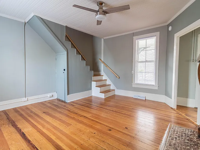 625 S Poplar St — Photo 8
