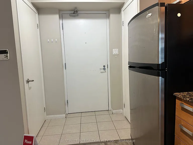37 Grosvenor St #1110 — Photo 6
