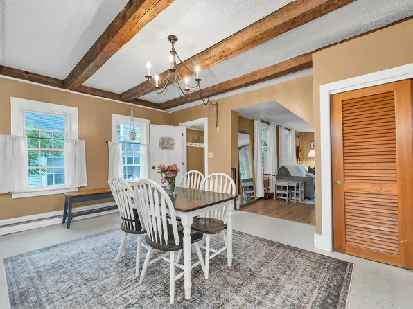 668 S Main St, Wolfeboro, NH 03894