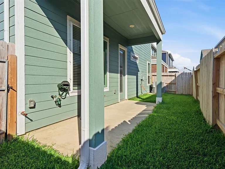 2406 Driftwood Trl — Photo 26