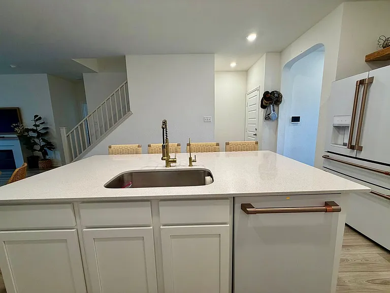 5024 Galvan Mnr — Photo 10