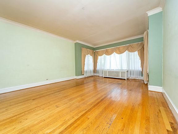 4th image of 6630 N Maplewood Ave #1