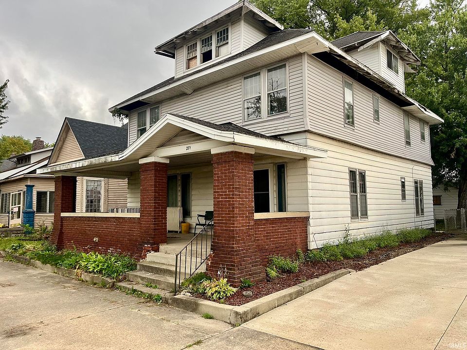 1st image of 271 W Main St