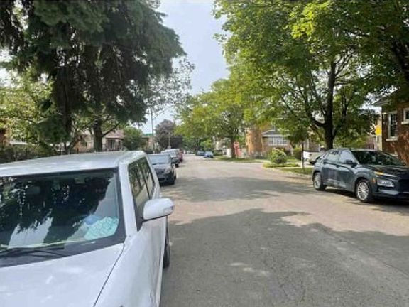 Exterior Neighborhood (street photo)