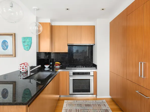 1280 Fifth Avenue 19C image 3 of 11