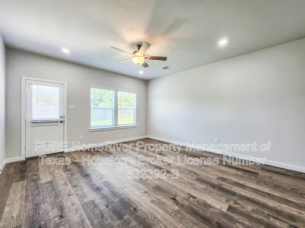 213 Elm Spring Dr, Hockley, TX 77447
