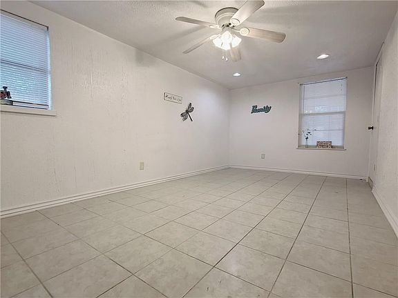 5th image of 1905 Lariet Ln