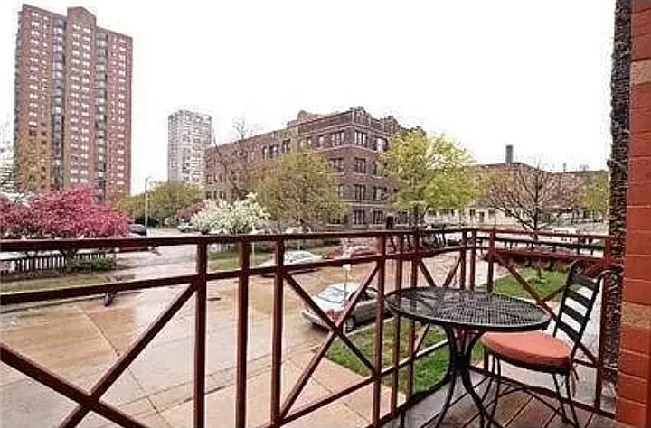 1 bed, 1.5 bath, 1000 sqft, $2,000 — Photo 2