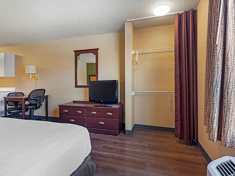 Studio Suite - 2 Full Beds