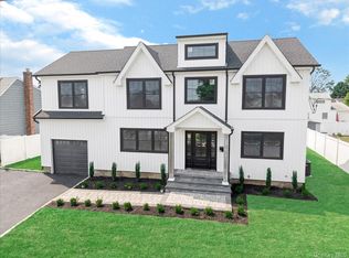 60 Westwood Road S, Massapequa Park, NY 11762