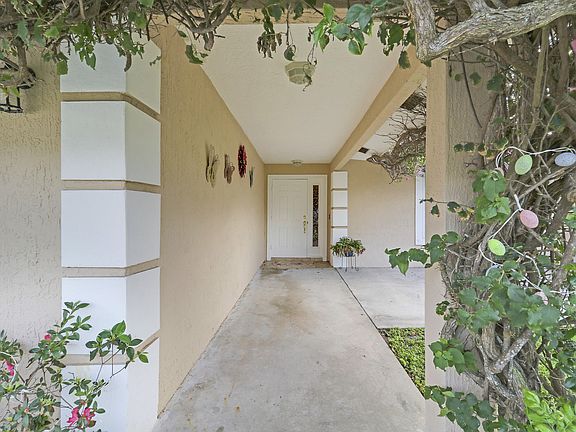 3rd image of 5350 N Sandhurst Circle N