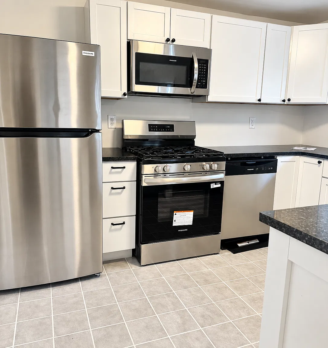 3 bed, 1165 sqft, $2,500 — Photo 4