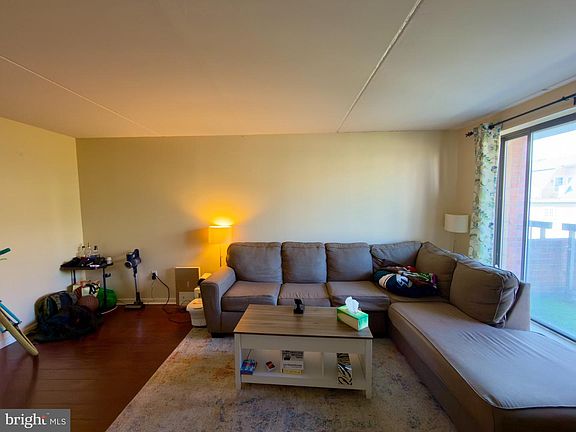 4th image of 200 Lombard St #534