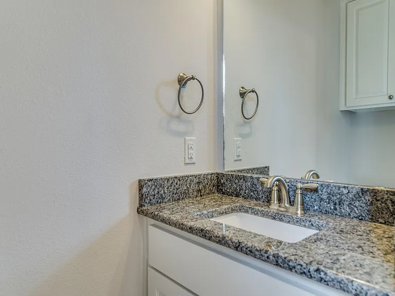 711 Mulberry Ct — Photo 12