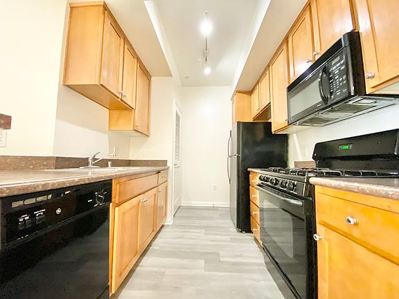 3rd image of 2810 S Sepulveda Blvd APT 301