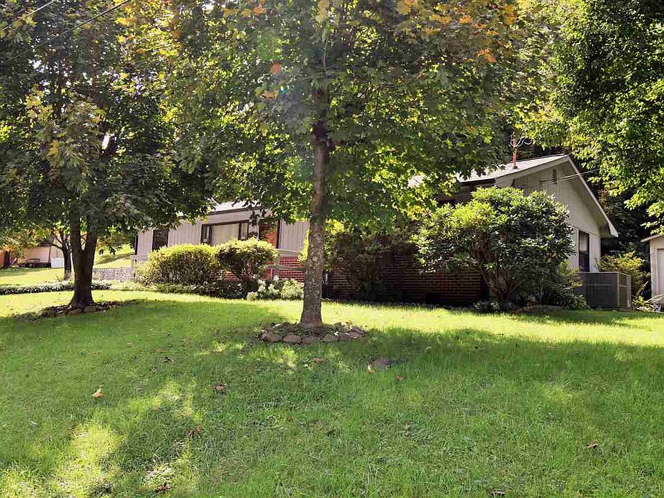1st image of 923 Hall Dr