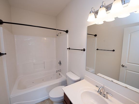 5th image of 3121 Jasmine Ct