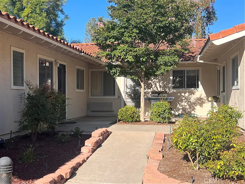 2 bed, 953 sqft, $3,250 — Photo 3