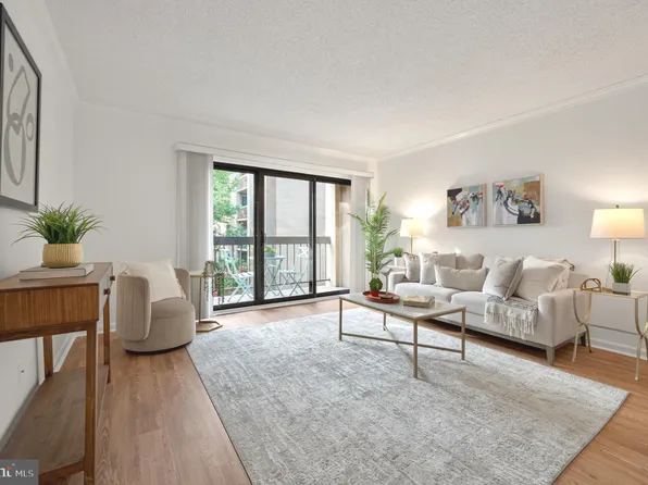 803 N Howard St APT 333, Alexandria, VA 22304
