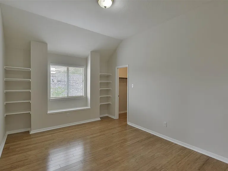 15707 Sandisfield Ln — Photo 27