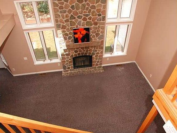 4th image of 18 Sunburst Cir