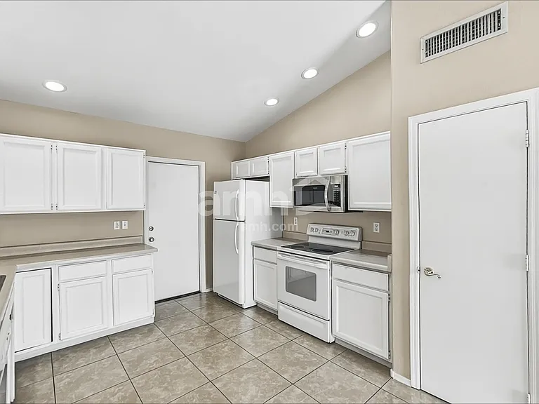6333 E Presidio St — Photo 4