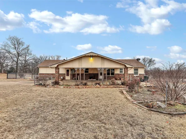 510 W Lookout St, Henryetta, OK 74437