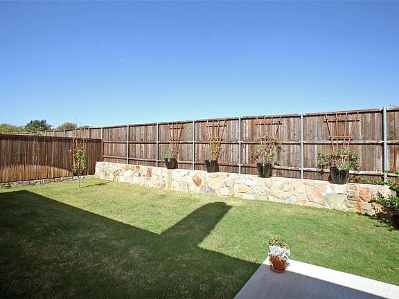 4th image of 2732 Albany Dr