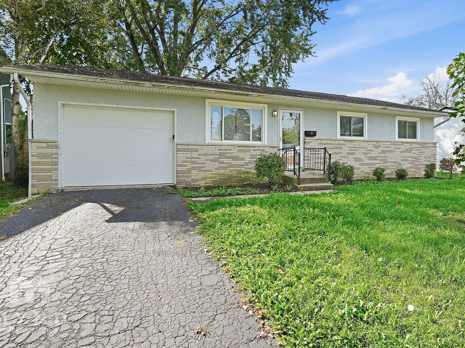 3 bed, 3.0 bath, 1816 sqft, $2,350 — Photo 1