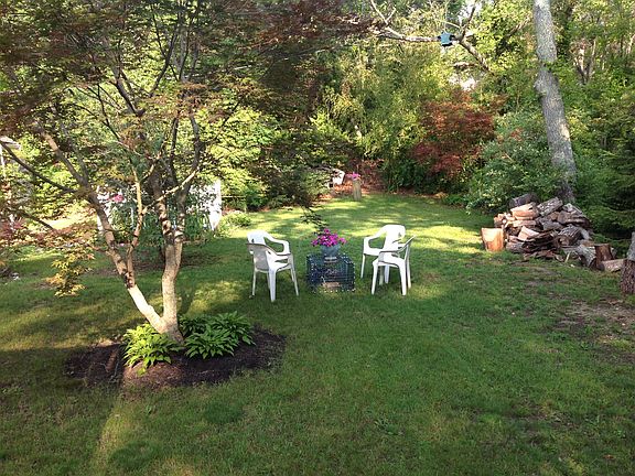 3rd image of 7 Clover Hill Dr