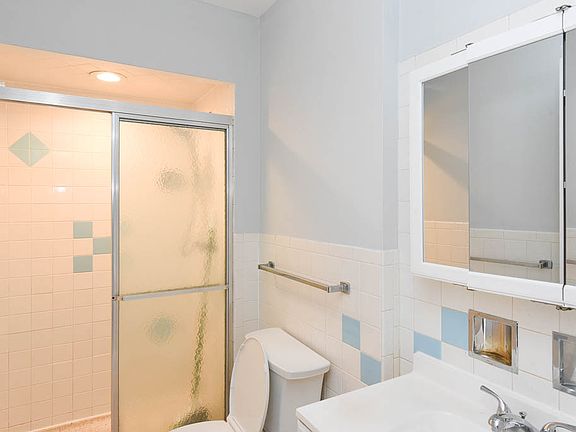 5th image of 2333 W Lunt Ave Unit 405