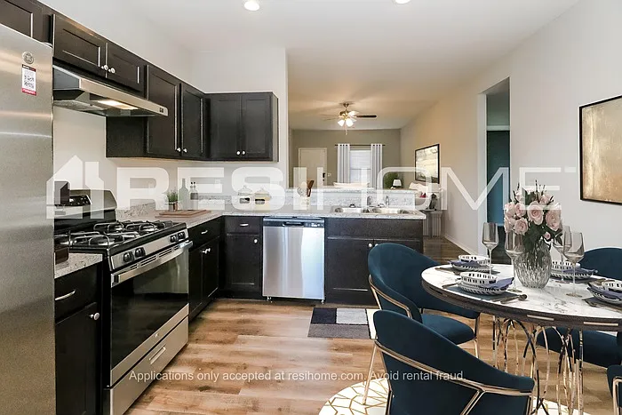 4 bed, 2.0 bath, 1711 sqft, $1,785 — Photo 2