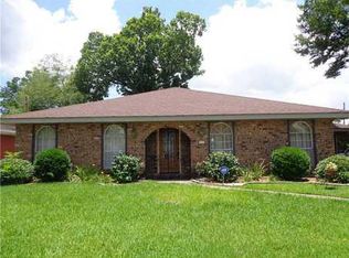 8701 Darby Ln, River Ridge, LA 70123