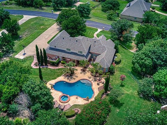 3rd image of 1401 Saratoga Ln