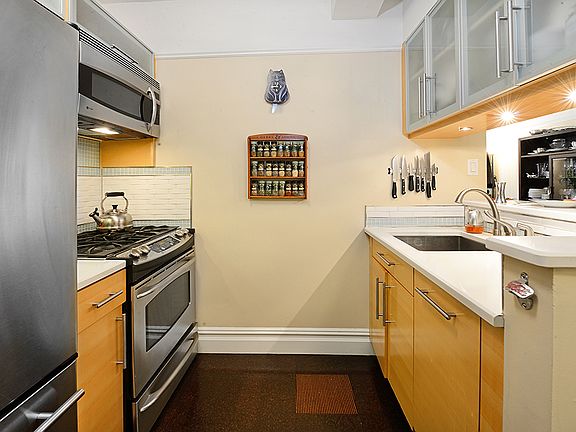 5th image of 65 W 95th St APT 6C