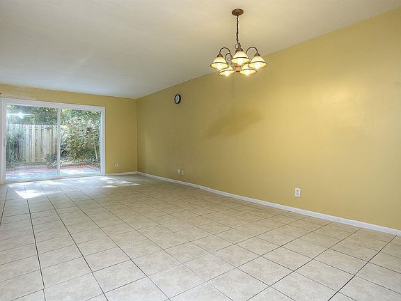 5th image of 2551 Bradford Sq