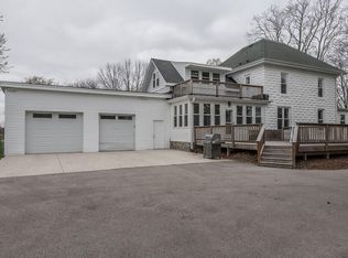 953 N Golden Lake Rd, Oconomowoc, WI 53066